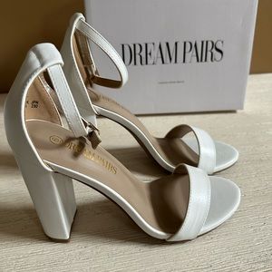 Dream Pairs Hi-chunk white sandal heels size US 6